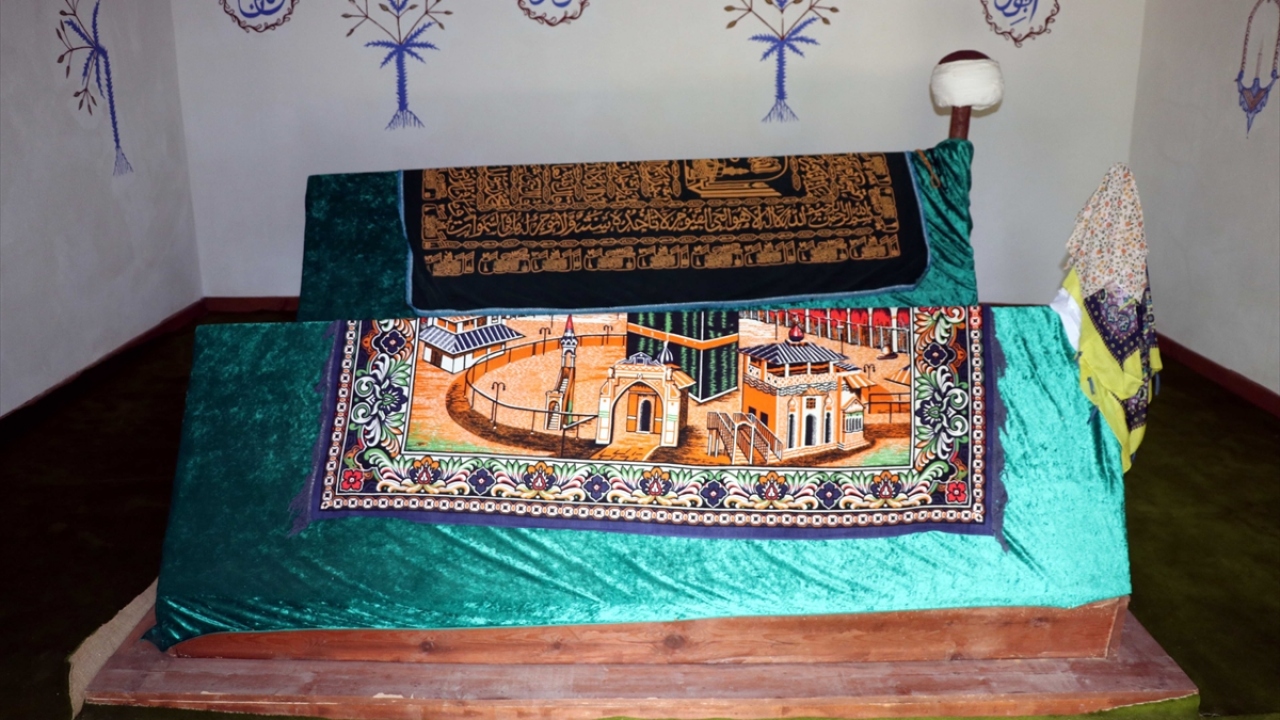 İlçeye bağlı Demirli köyü sınırları içerisindeki cami, Candaroğulları`ndan kalan Anadolu`daki önemli mimari eserlerden biri olarak dikkati çekiyor.