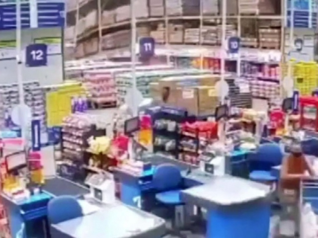 Brezilya'da süpermarket rafları insanların üzerine devrildi: 1 ölü, 8 yaralı