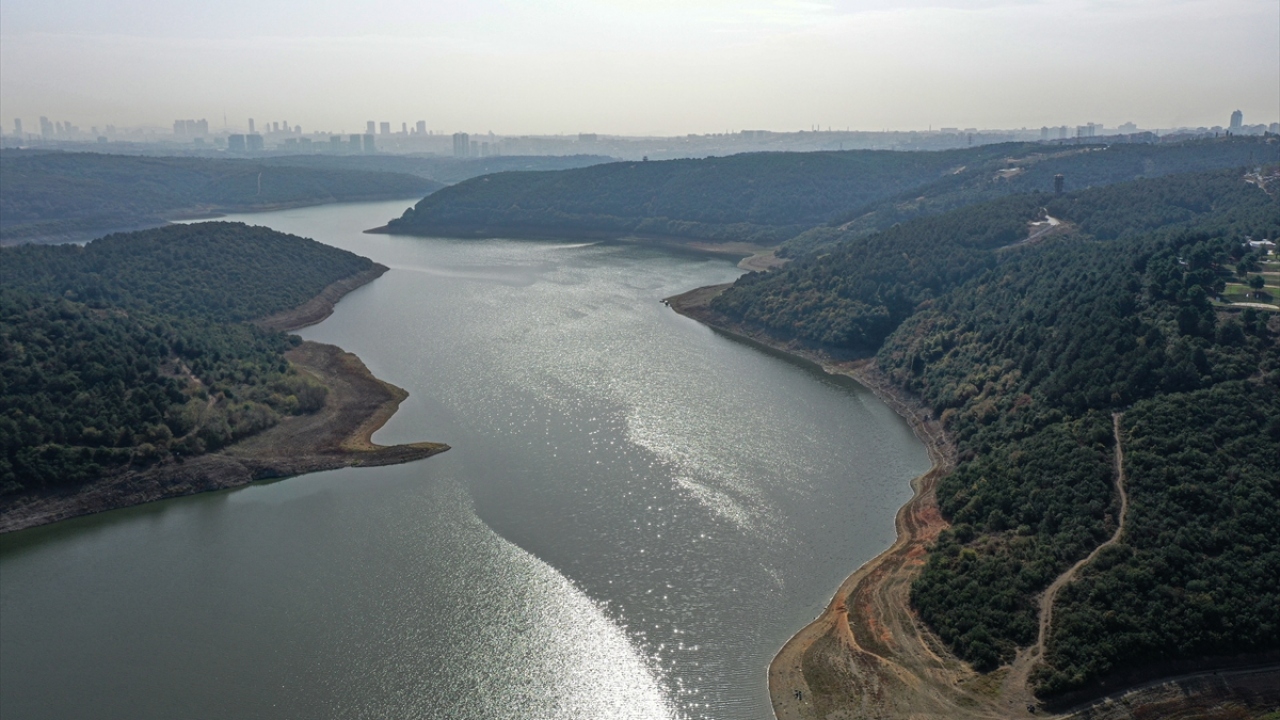 İstanbul Su ve Kanalizasyon İdaresi (İSKİ) verilerine göre, kente su sağlayan barajlardaki doluluk oranı bugün itibarıyla 35,72 olarak ölçüldü.