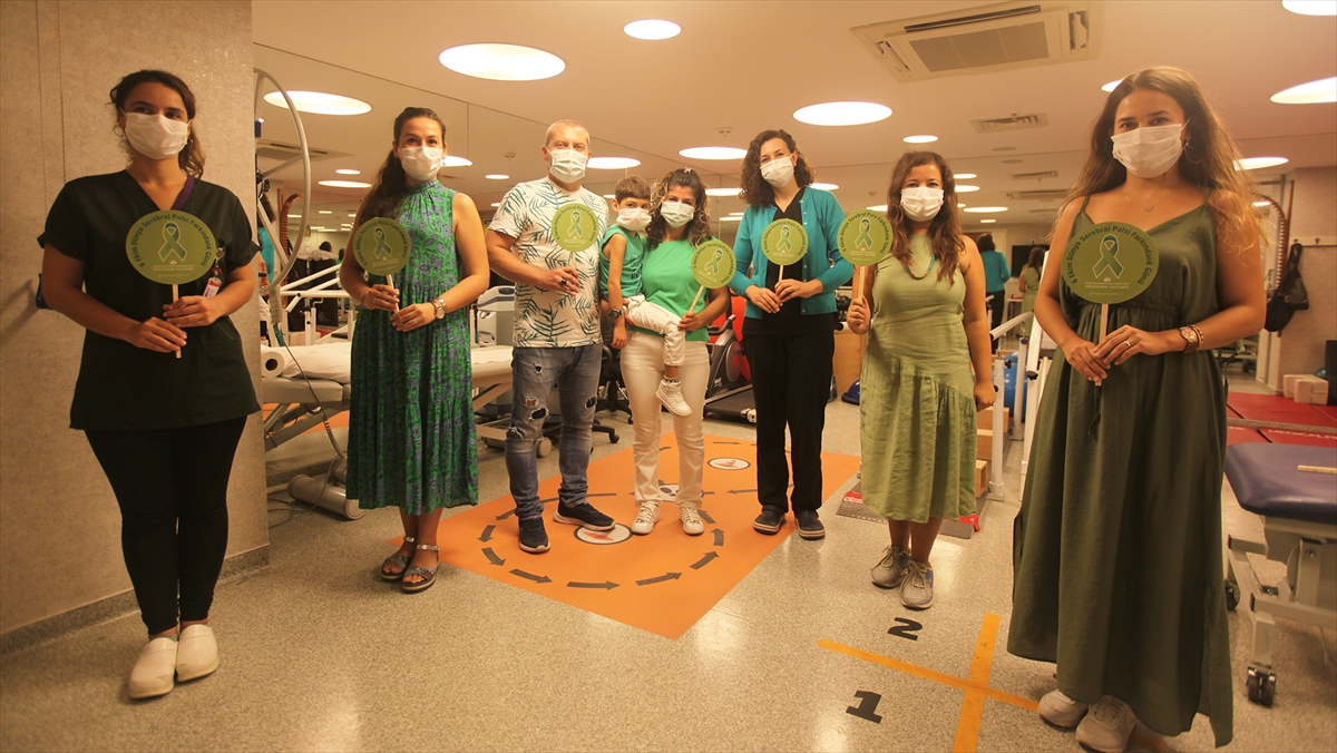 Karşıyaka ilçesinde yaşayan Ahmet ile Funda Çakır çiftinin ilk çocuğu olarak dünyaya gelen Kağan Ali`ye 10 aylıkken, serebral palsi teşhisi kondu.