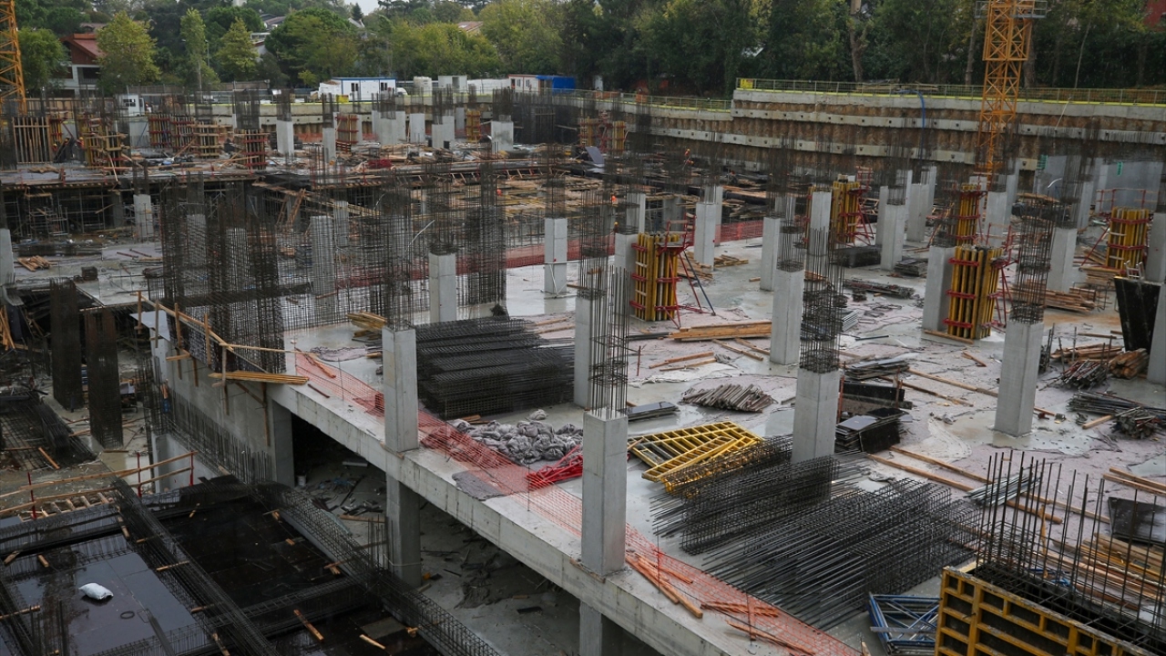 Camide 900 araçlık 4 katlı otopark bulunacak. 