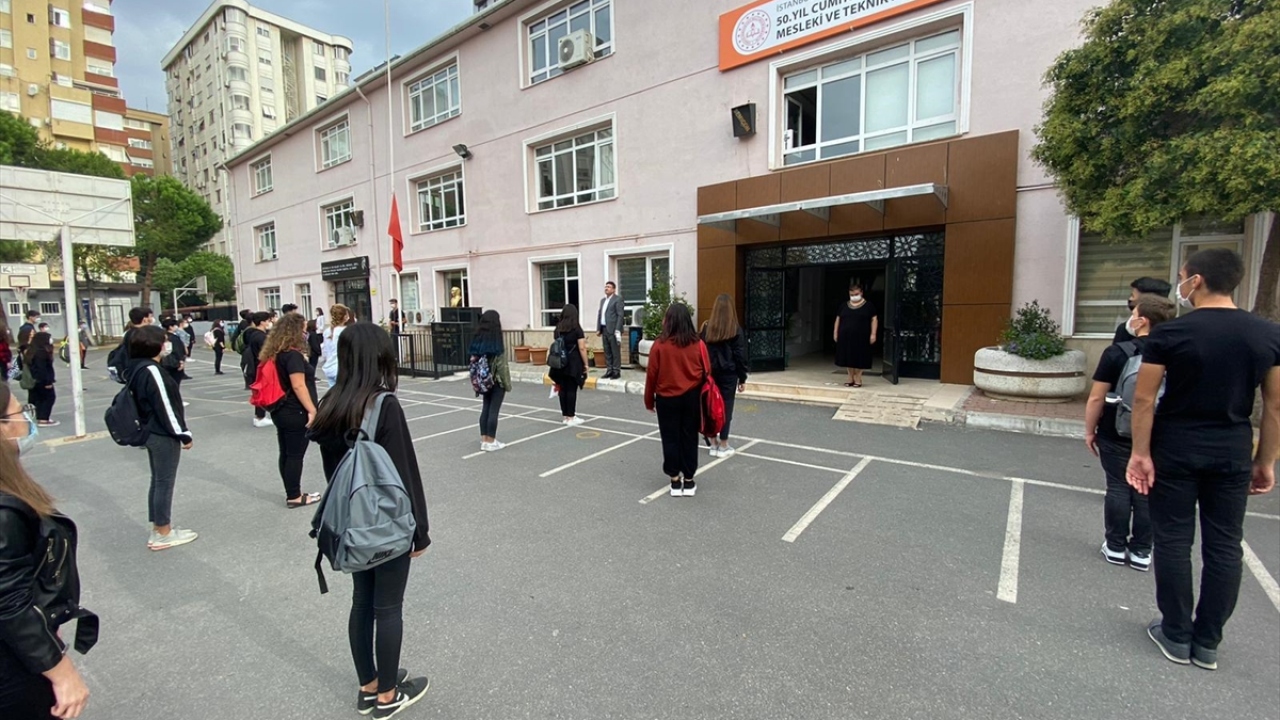 Yüz yüze uygulama eğitimlerinin daha sağlıklı ve güvenli bir ortamda yapılabilmesi için gerekli tedbirler alındı.