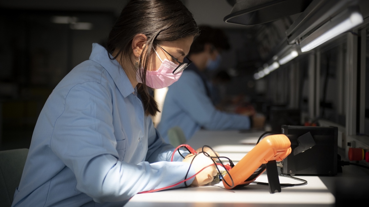 Anadolu teknik programı öğrencilerinin işletmelerde mesleki eğitim ve staj uygulamaları 28 Eylül`de başlatılmıştı. 
