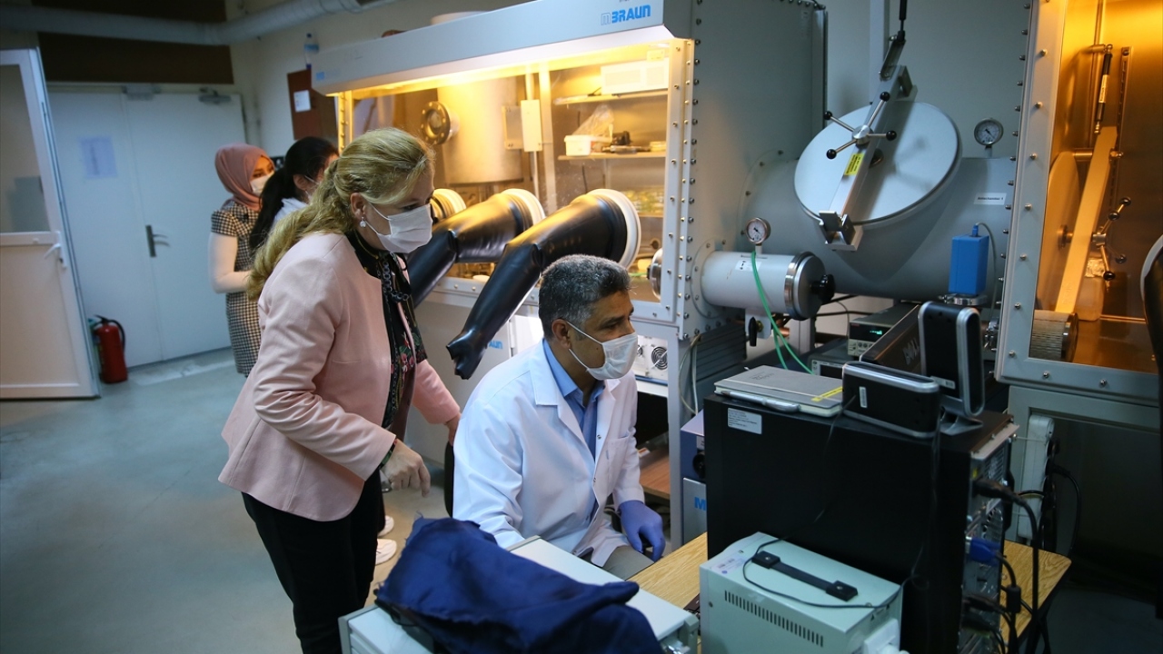 Şule Erten Ela, yabancı araştırmacıların Türkiye`yi tercih etmeye başladığını belirterek, Türk biliminin gelişimine katkı sundukları için gururlu olduklarını aktardı.