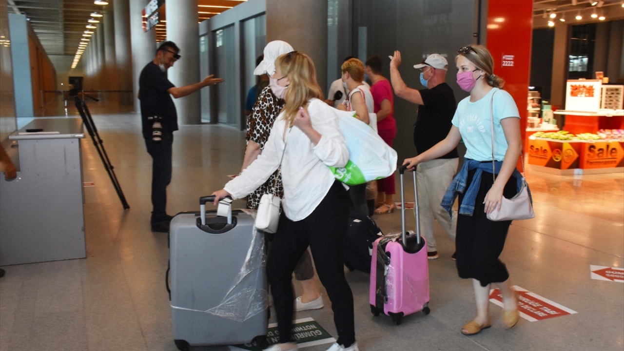 Karşılıklı uçuşların açıldığı 15 Temmuz`dan itibaren Güney Ege`nin iki havalimanından birisi olan Dalaman`ı kullanarak bölgeye gelen turistler yoğunluk oluşturdu. 