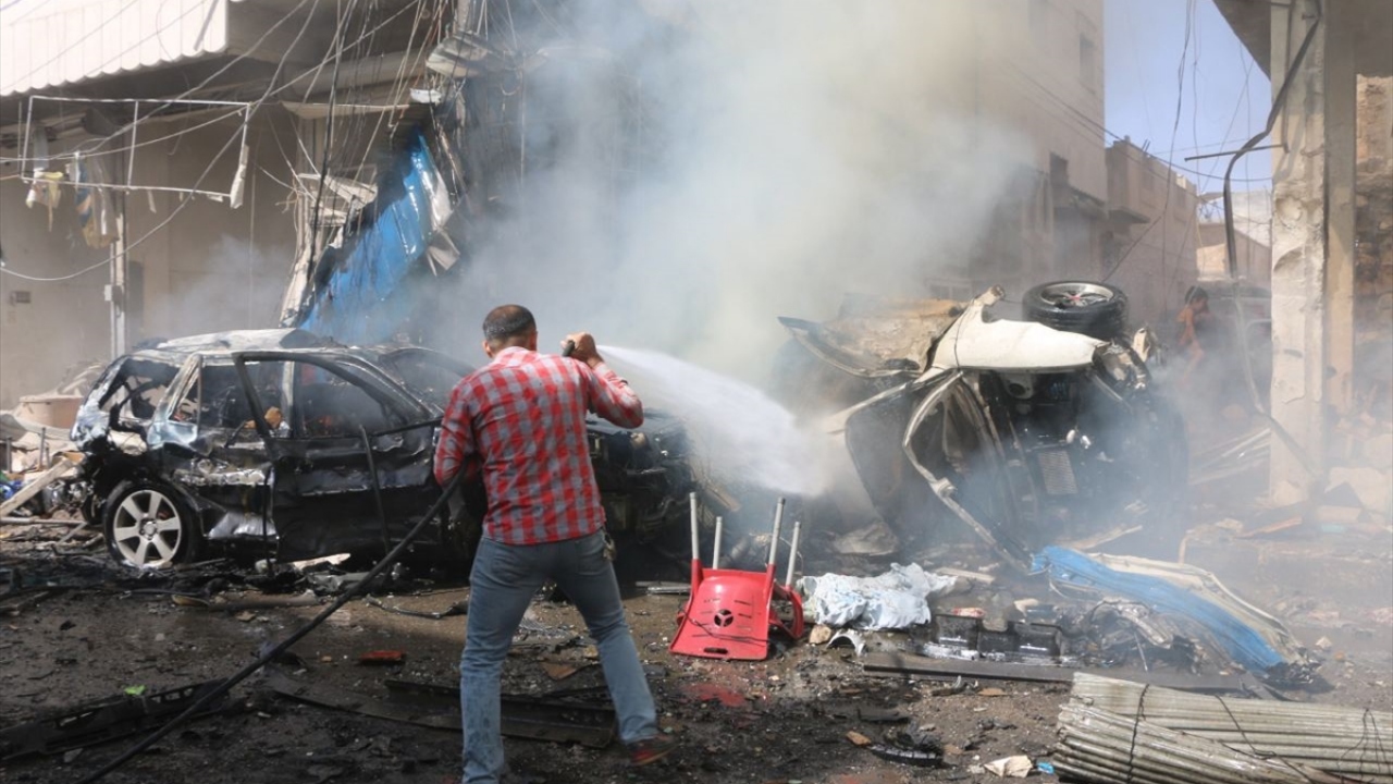Fırat Kalkanı Harekatı`yla terörden arındırılan Bab ilçe merkezinde, sivillerin yoğun olarak kullandığı bir noktada, kamyona yerleştirilen bomba infilak ettirildi.