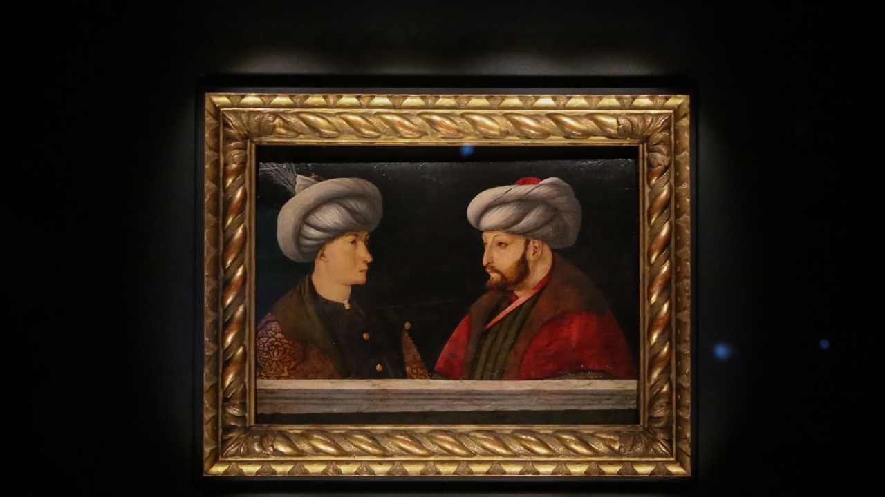 Sergi salonunda Fatih Sultan Mehmet`in portresinin yanı sıra Cem Sultan`ın bastırdığı sikke, Osmanlı sah damgalı Venedik sikkesi ve Fatih Sultan Mehmet`in İstanbul`da 1476`da bastırdığı ilk altın para da sergileniyor.