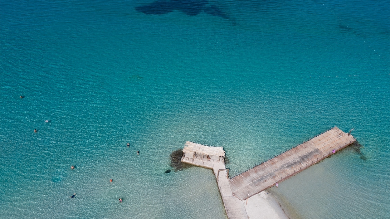 Türkiye Otelciler Federasyonu Başkan Yardımcısı Tacettin Özden, ekim ayındaki bu sıcaklıkların turizmciye yaradığını, yazdan kalma bir hafta geçirdiklerini söyledi.