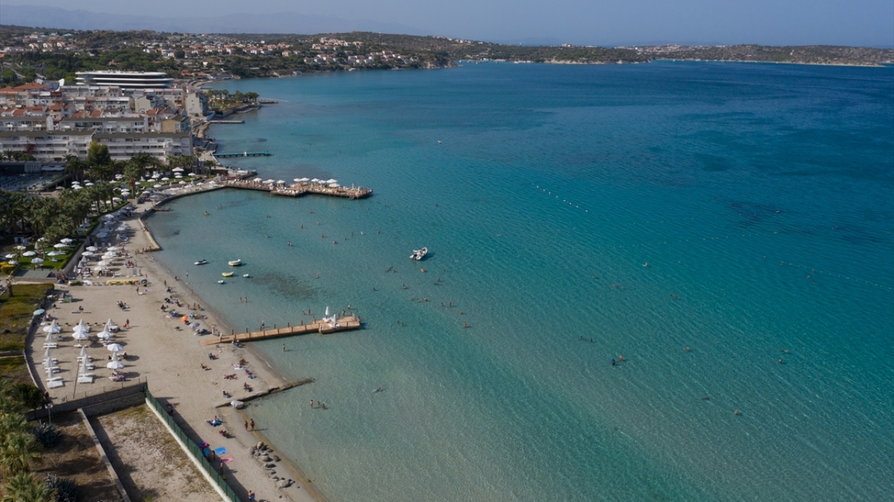 Turistlerin Ege sahillerine hayran kaldığını anlatan Özden, şöyle konuştu: