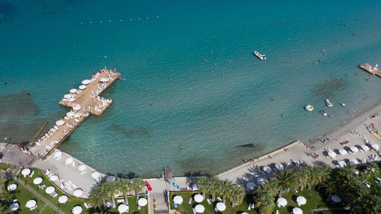 Çeşme Turistik Otelciler Birliği (ÇEŞTOB) Başkan Yardımcısı Orhan Belge, bölgedeki turizm hareketliliğinin sektördekileri sevindirdiğini söyledi.