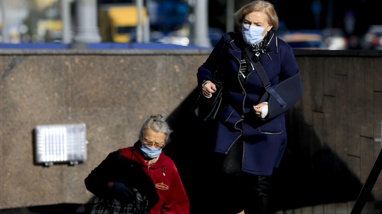 Rusya İnsan Sağlığı ve Tüketici Haklarını Koruma Servisi, son 24 saatte 295 bin Kovid-19 testinin yapıldığını ve toplam test sayısının 48 milyon 300 bini geçtiğini bildirdi.