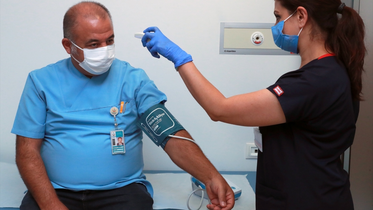 Güner, aşının Çin`de 100 bin, Brezilya`da 7 bin, Endonezya`da ise 1500 doz yapıldığı bilgisini verdi.