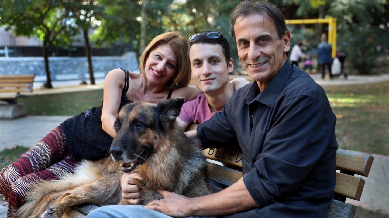 Diuk`in koşma heyecanı ağır basınca arka ayaklarından tutarak gezdirmekte zorlanmaya başlayan Kurkun ailesi, protez yürüteç arayışına girdi.