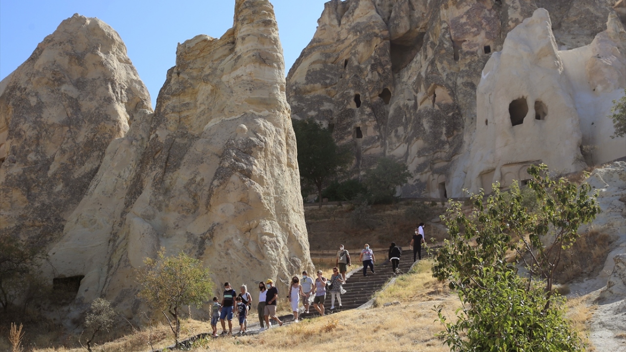 Kültür ve Turizm Bakanlığı verilerine göre, bölgedeki müze ve ören yerlerini ocakta 159 bin 245, şubatta 106 bin 21, mart ayında 57 bin 628, haziranda 16 bin 791, temmuzda 80 bin 220, ağustosta 158 bin 800, eylül ayında ise 120 bin 107 turist gezdi.
