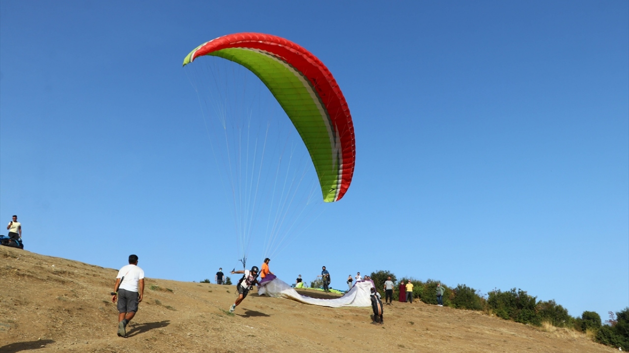 Tekirdağ Kültür ve Turizm Müdürü Ahmet Hacıoğlu, özellikle yamaç paraşütü için çok sayıda ziyaretçinin kenti tercih ettiğini söyledi. 