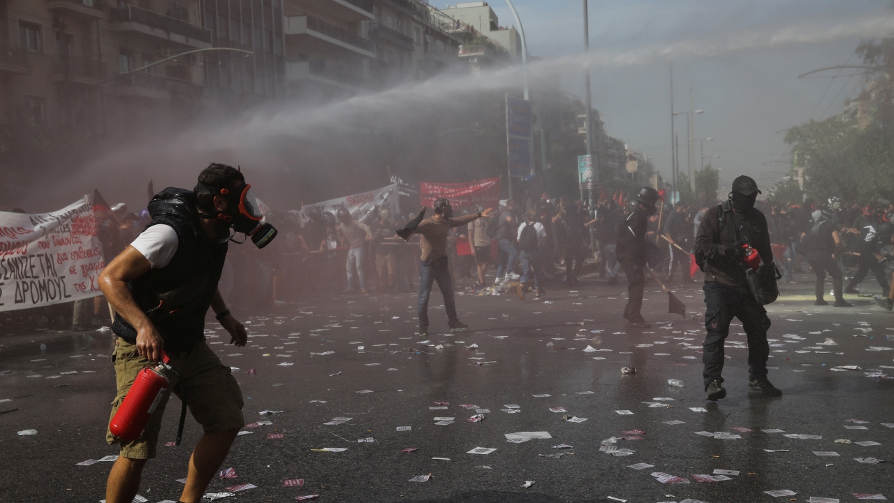 Vatandaşı Koruma Bakanlığı, aşırı sağcı partinin suç örgütü kapsamına alınması için soruşturma başlatmıştı.