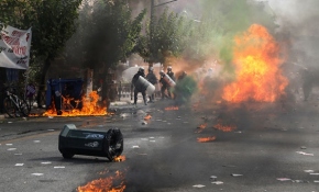 Yunanistan'da sokaklar karıştı