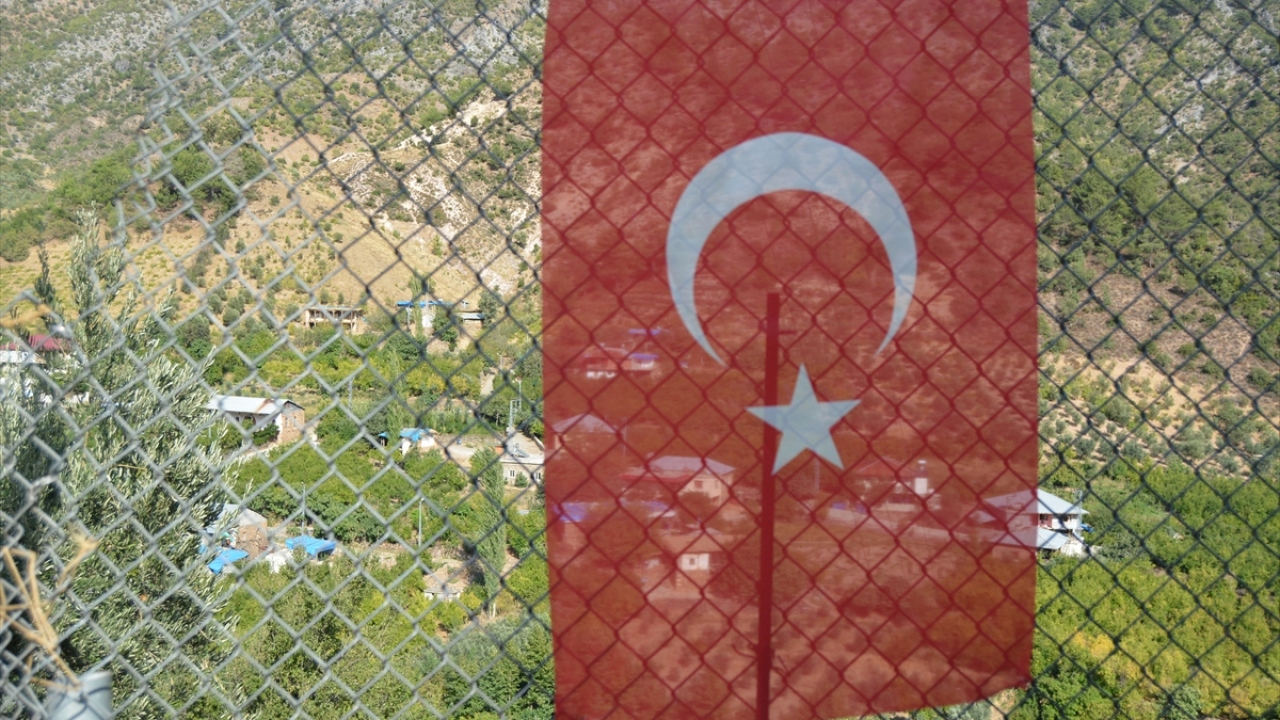 Yaylaya çıkan vatandaşlara uyarıda bulunan ekipler, yaşam malzemesi bırakılmaması ve bırakanların tespit edilmesi halinde haklarında yasal işlem yapılacağı konusunda uyardı. 