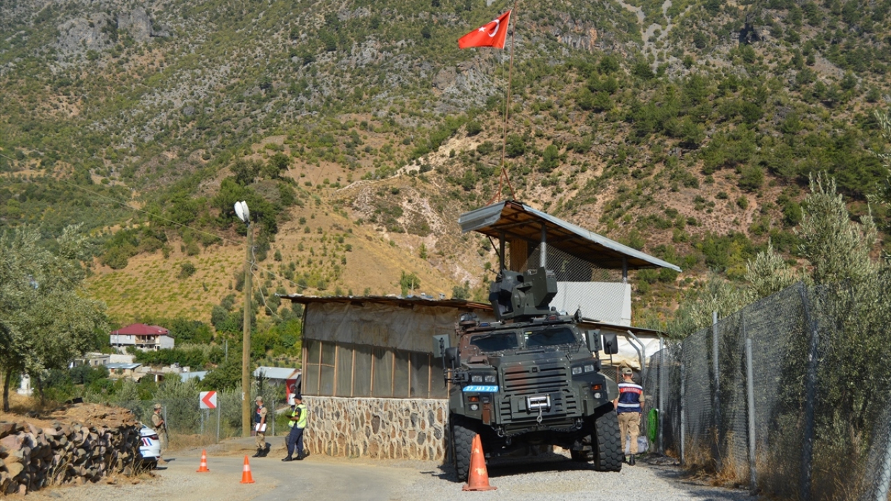 Vatandaşlar ise uygulamadan memnun olduklarını, belirtilen uyarılara uyacaklarını belirtti.