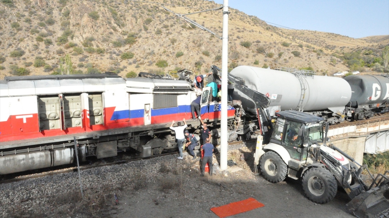 İhbar üzerine bölgeye 112 Acil Servis, AFAD ve jandarma ekipleri sevk edildi. 