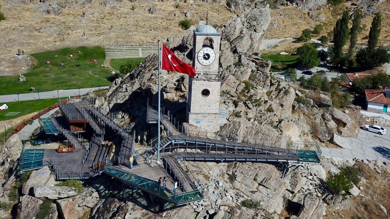 Hitit, Frigya, Roma, Bizans, Selçuklu ve Osmanlı dönemlerinde de yerleşim yeri olarak kullanılan Sivrihisar, gerek tarihi gerekse kültürel açıdan bölgenin en önemli yerleşimleri arasında bulunuyor.