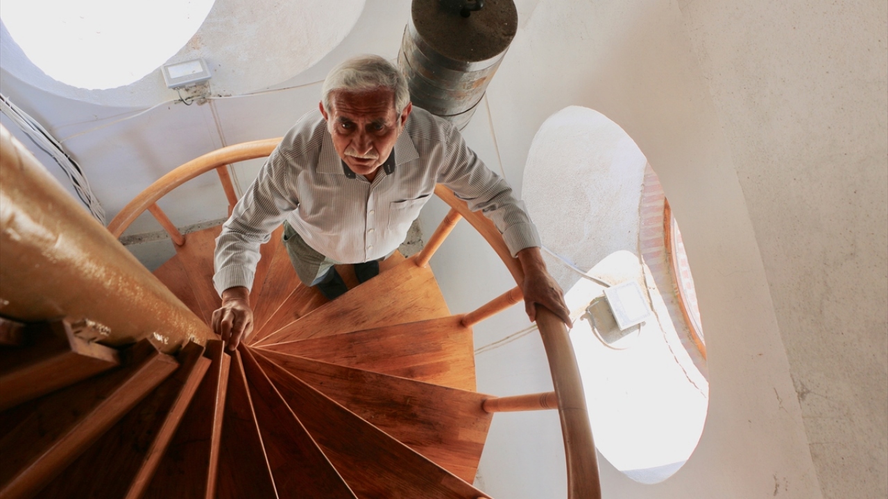 Sağlığı el verdiği müddetçe saatin bakımını ve kurma işlerini sürdüreceğini söyleyen Gürkan, Sivrihisar Saat Kulesi`ni güvenilir bir kişiye teslim etmek istiyor.