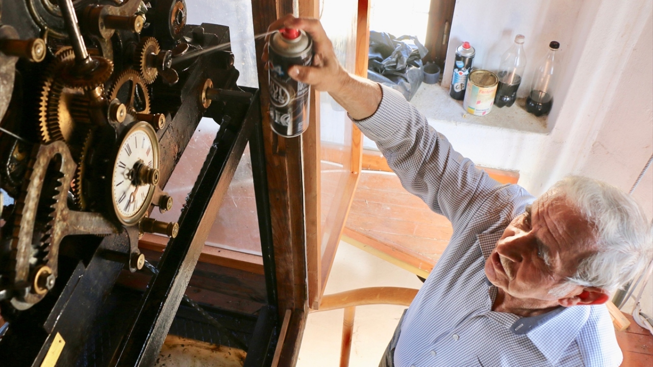 Gürkan, pandemi sürecinde bile saatin bakım ve kurma işini aksatmadan yaptığının altını çizdi.