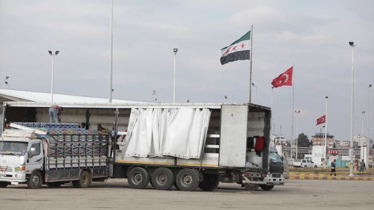Bölgede hayat normale dönerken güvenlik güçleri, sınırda ve ilçede önlemler almaya devam ediyor.
