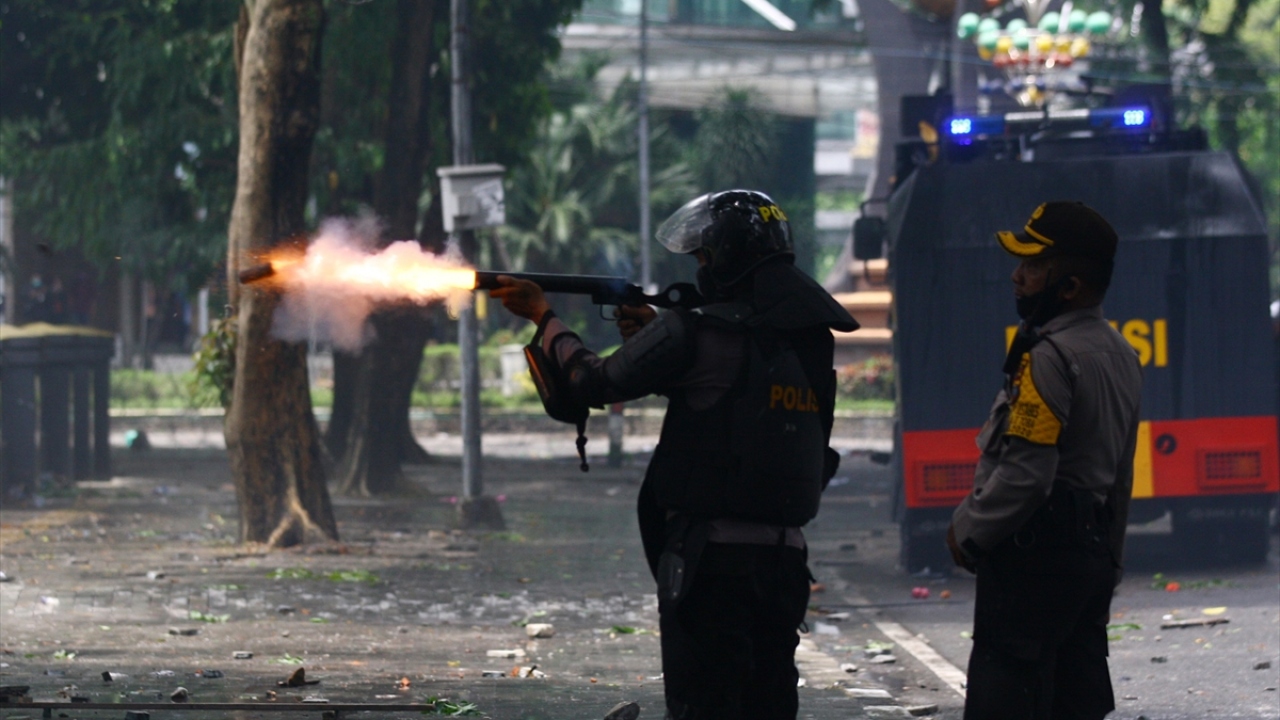 İşçi sendikaları, yeni düzenlemelerin, asgari ücret, sosyal güvenlik, çalışma saati, izin, sözleşme yenileme ve kıdem tazminatı gibi çeşitli hakları kısıtladığını belirtiyor. 