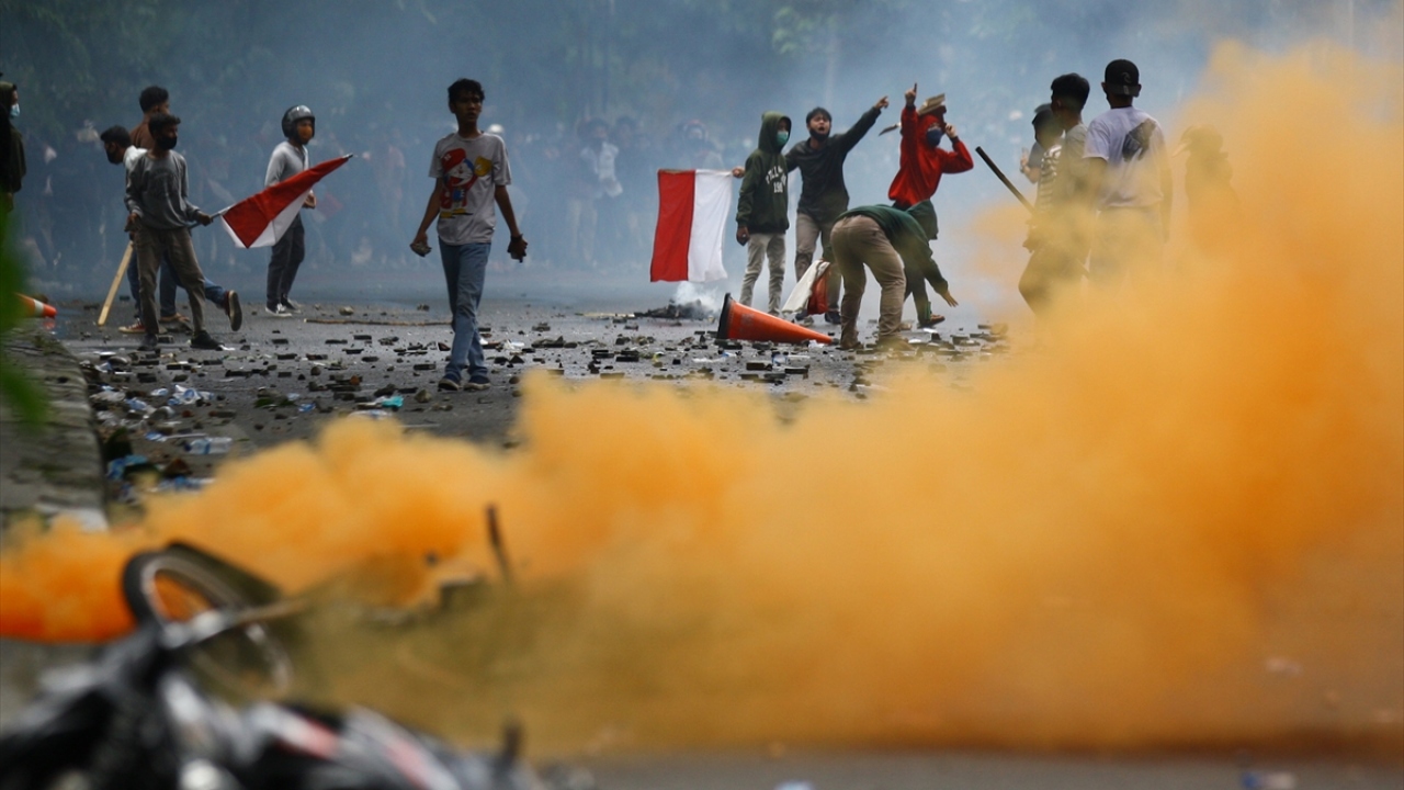 Hükümet ise Eylül 2019`dan bu yana tartışma konusu olan ve doğal kaynakların yönetimi değişikliklerinin de yer aldığı çok amaçlı yeni düzenlemelerin yabancı yatırımı teşvik edeceği, istihdamı artacağı ve ekonomiyi canlandıracağını savunuyor.