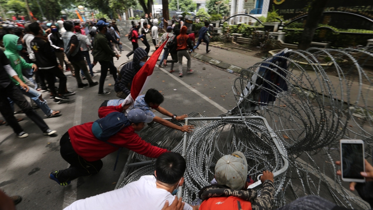 Şu ana kadar 20’den fazla göstericinin gözaltına alındığı eylemlerin yarına kadar sürmesi bekleniyor.