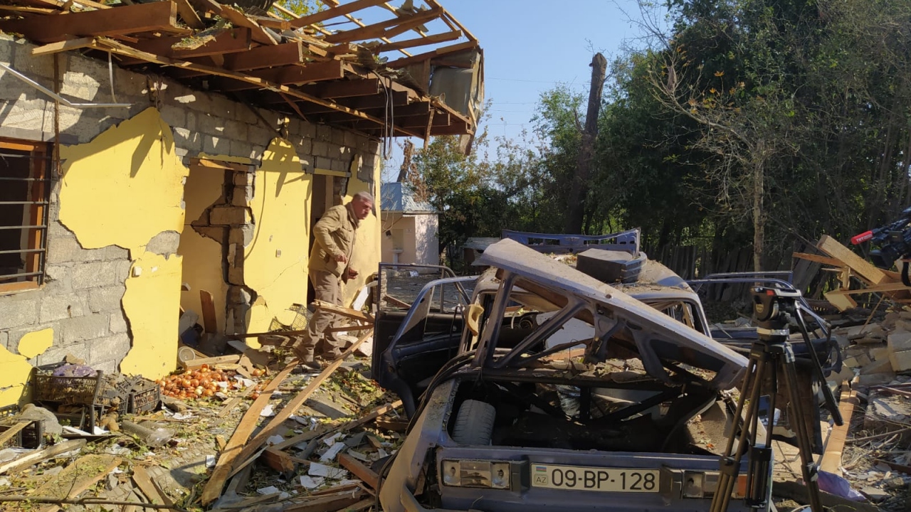 Ermenistan`ın sivil yerleşim merkezlerine yönelik füze ile yaptığı saldırıda, başta restoran olmak üzere evlerde büyük hasarlar oluştu. 