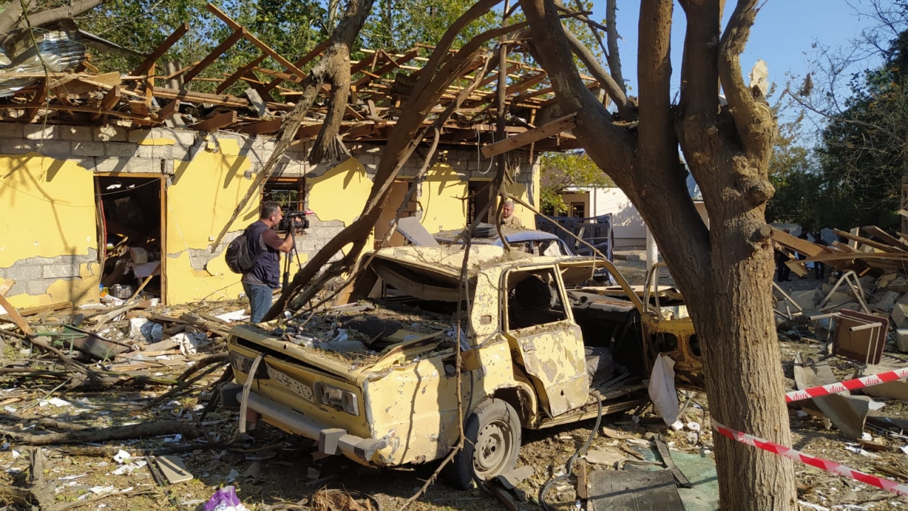 Ermenistan ordusunun sivillere yönelik saldırısı nedeniyle oluşan tahribatı TRT Haber görüntüledi. 
