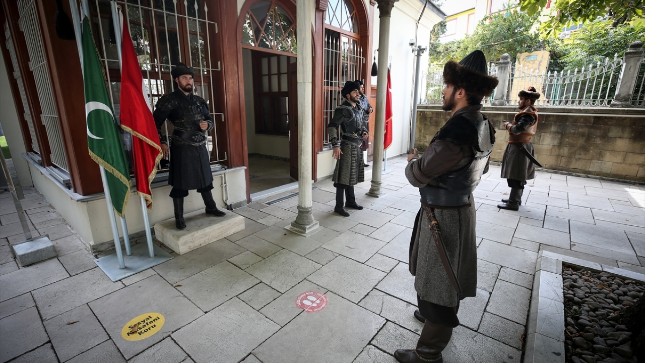 Kahramanmaraş`tan şehri gezmeye gelen Ali Sarıboğa ise nöbet uygulamasını beğendiklerini anlattı.