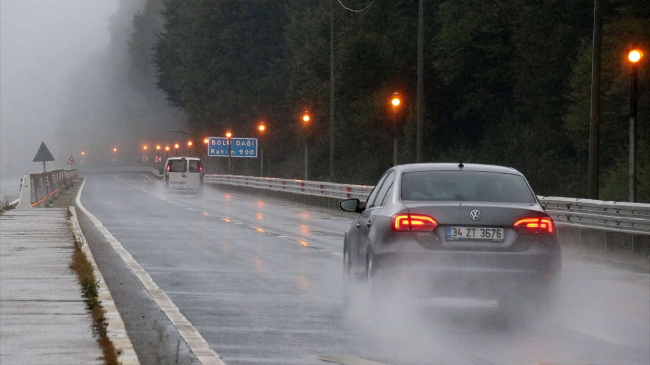 Bölgede etkili olan sağanak da ulaşımı olumsuz etkiliyor.