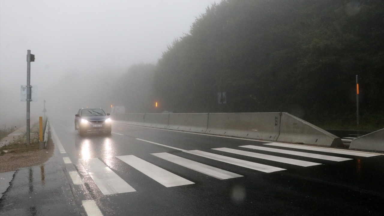 Meteoroloji yetkilileri, yağış ve sisin zaman zaman etkili olacağını bildirdi.