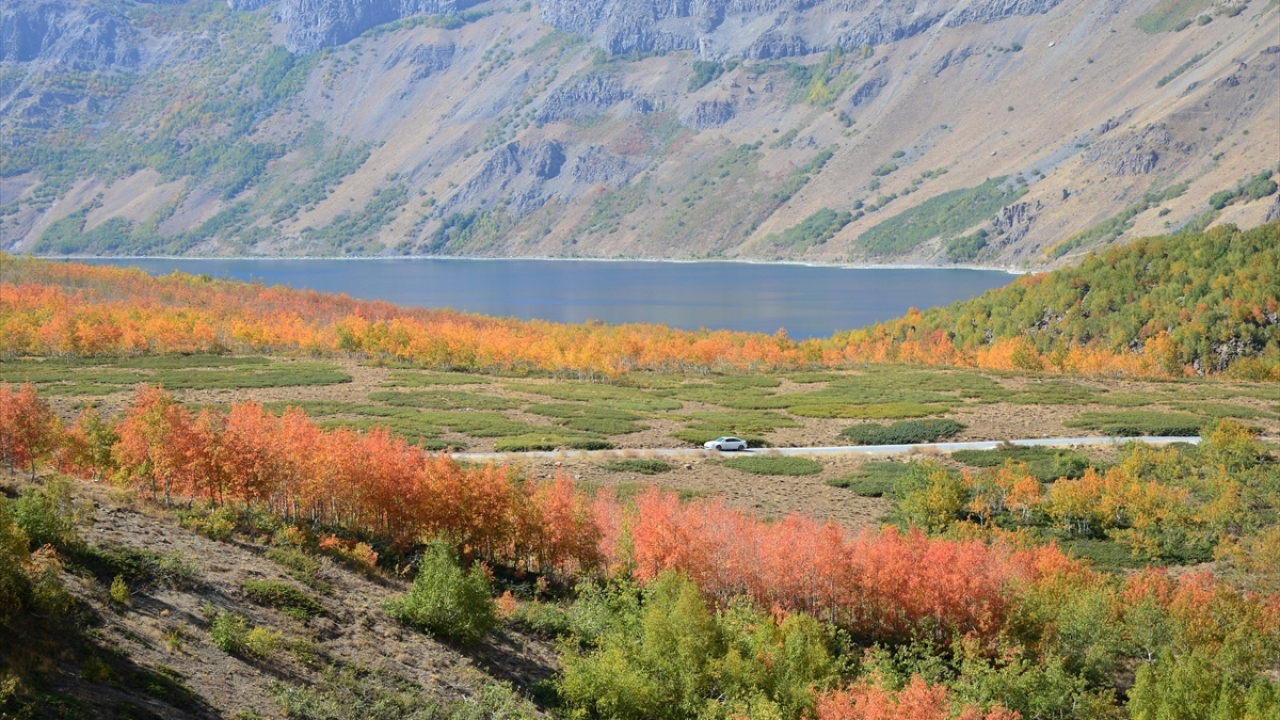 Avrupalı Seçkin Destinasyonlar (EDEN) projesi kapsamında "Mükemmeliyet Ödülü" alan ve "yeryüzü cenneti" olarak adlandırılan Nemrut, bugünlerde de sakinliğin ve doğanın tadını çıkarmak isteyenlerin akınına uğruyor.