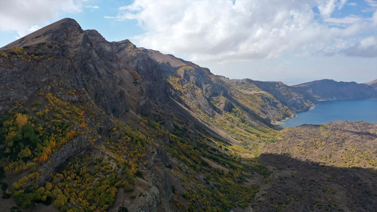 "Dünyanın ikinci büyük krater gölü"