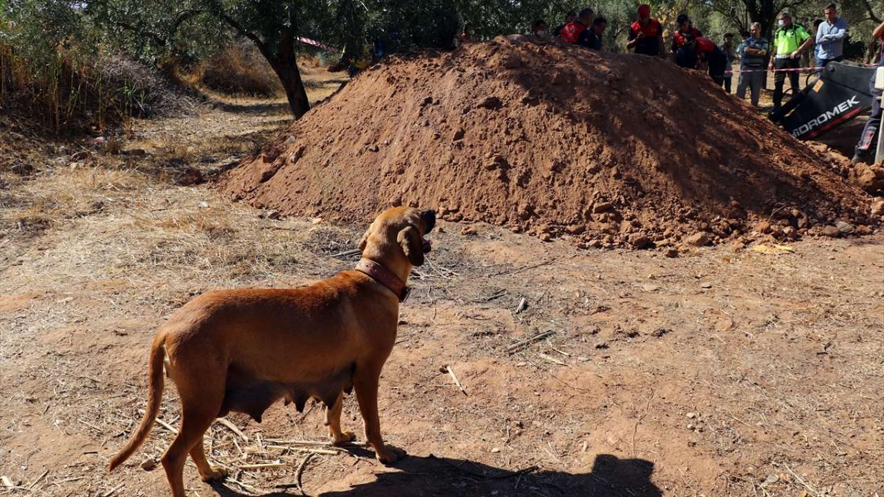Köpeğin seslerini duyan vatandaşlar, durumu itfaiye ekiplerine bildirdi.