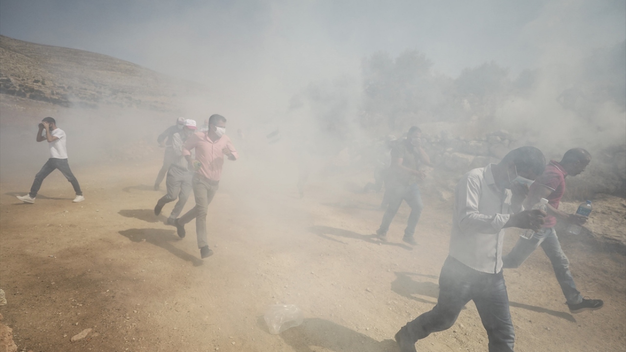 Bu yerlerde ikamet eden 400 binden fazla Yahudi yerleşimci, Batı Şeria`da işgal altında yaşayan Filistinliler için hayatı daha da zor hale getiriyor.