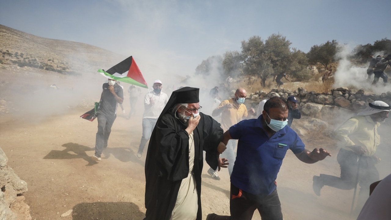 Uluslararası hukuka göre, işgal altındaki topraklarda bulunan tüm Yahudi yerleşim birimleri yasa dışı kabul ediliyor.