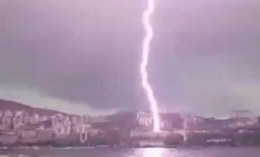 Bursa'da yıldırım düşme anı kamerada