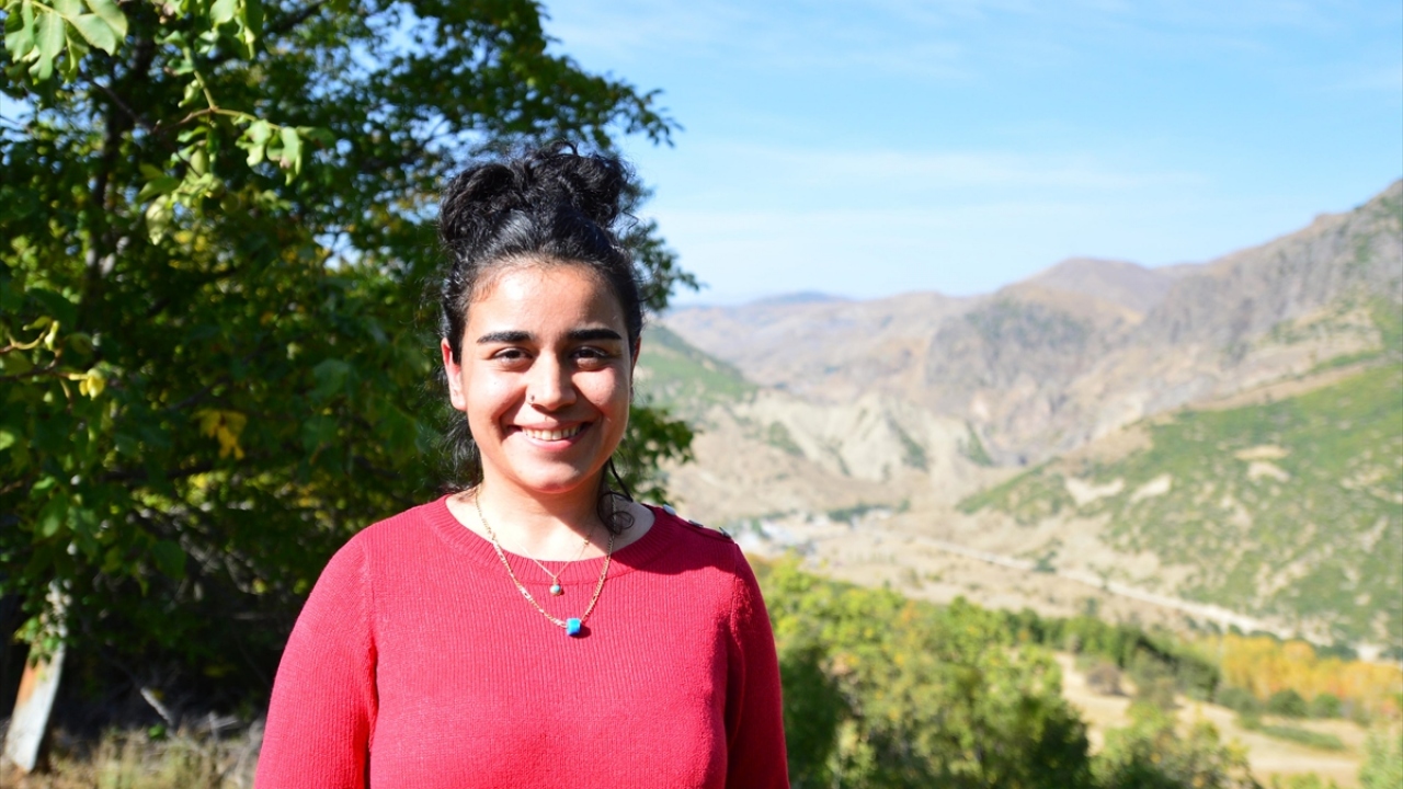 Köylülerden Aslı Han da bölgede yetiştirilen cevizlerin damaklarda ayrı bir lezzet bıraktığını belirtti.