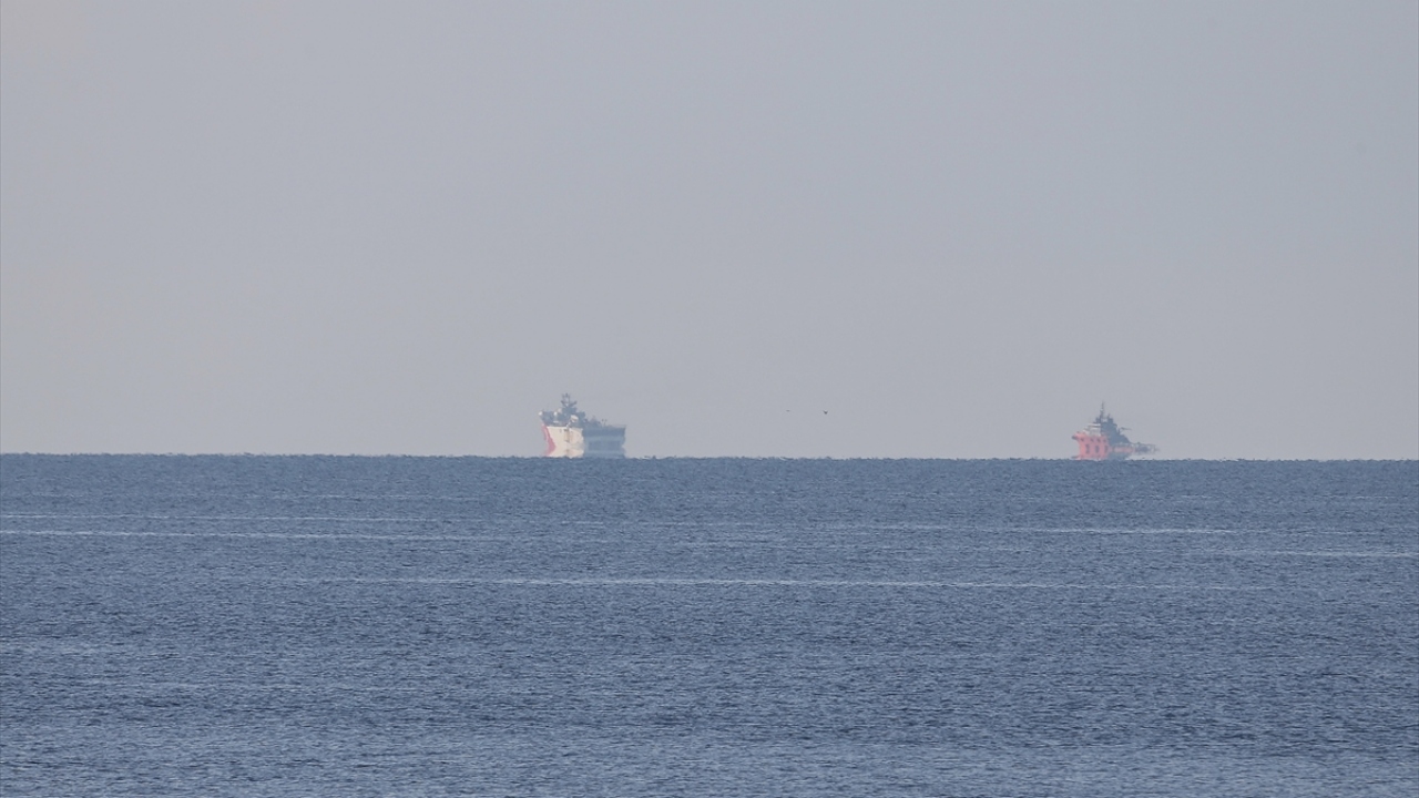 Doğu Akdeniz`deki sismik arama ve araştırma faaliyetlerinin ardından bir süre önce Antalya Limanı`na gelen Oruç Reis sismik araştırma gemisinin ikmal ve bakımı yapılmıştı.