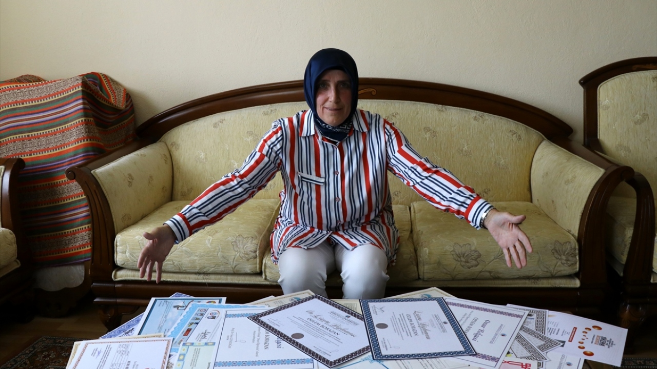 Araçlara olan tutkusunun yanı sıra eğitim aşkıyla da dikkati çeken Borazan, 42 yaşından sonra liseyi açıktan tamamlayarak üniversite eğitimine başladı.