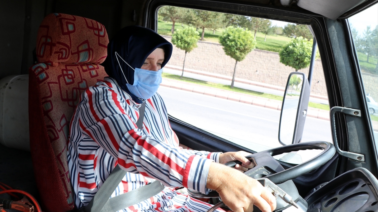 Borazan, yaptığı açıklamada, otomobil kullanmayı babasını izleyerek öğrendiğini söyledi.