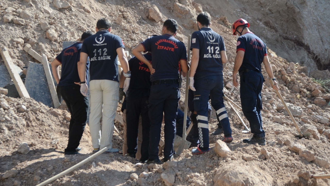 Durumun bildirilmesi üzerine işçilerin kurtarılması için olay yerine itfaiye, AFAD ve UMKE ekipleri sevk edildi.