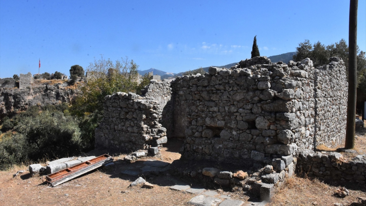 Menteşe Beyliği`ne başkentlik yapan ve UNESCO Dünya Miras Geçici Listesi`ne 2012`de alınan antik kentte, düzenli olarak kazı çalışmaları yürütülüyor.