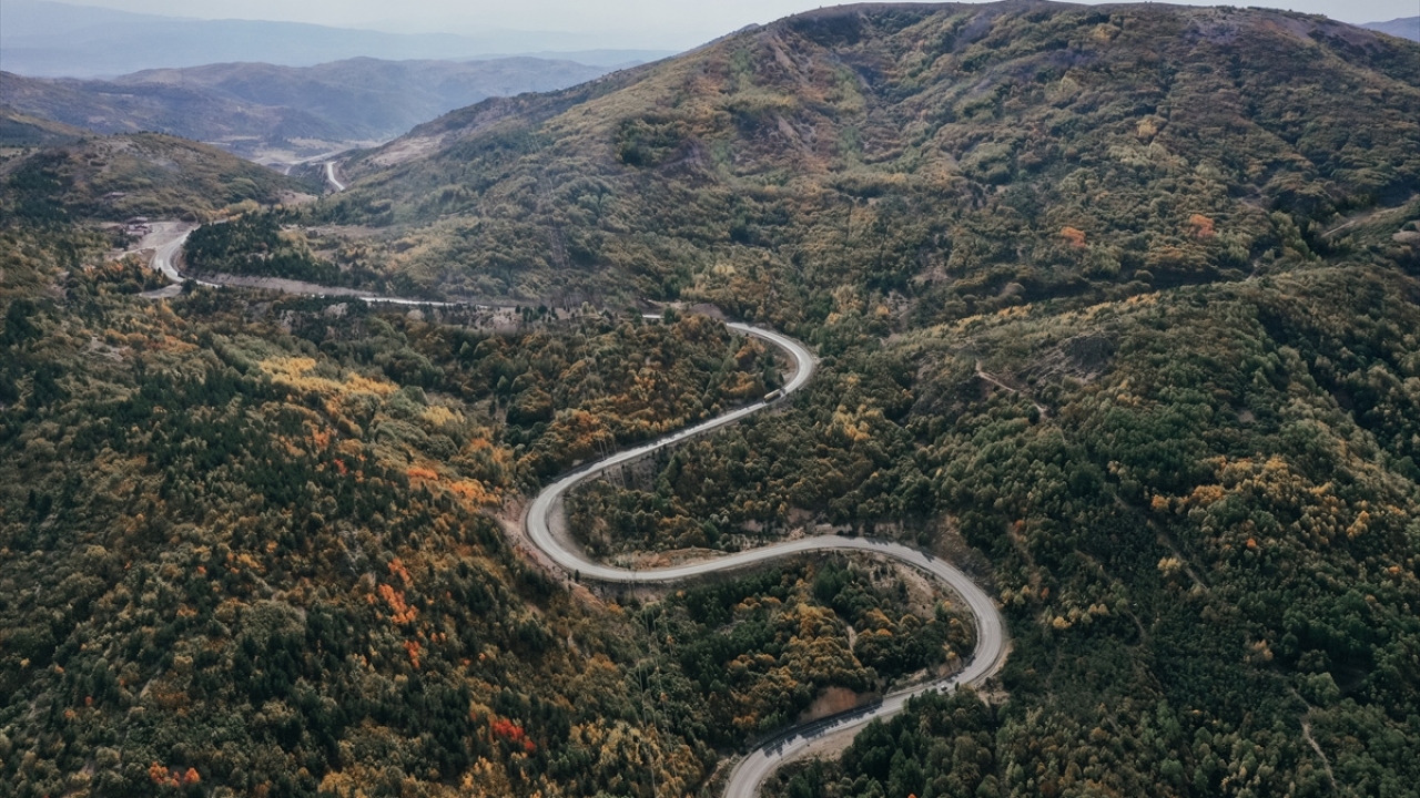 Bölgedeki renk cümbüşü, doğaseverlerin ve fotoğraf tutkunlarının da dikkatini çekiyor.