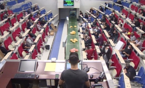 Türkiye'nin tek çiçek borsası üreticiler ile satıcıları buluşturuyor